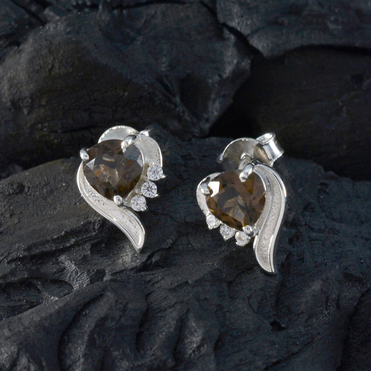 Isabella Brown Delicate multiple Stud Earring