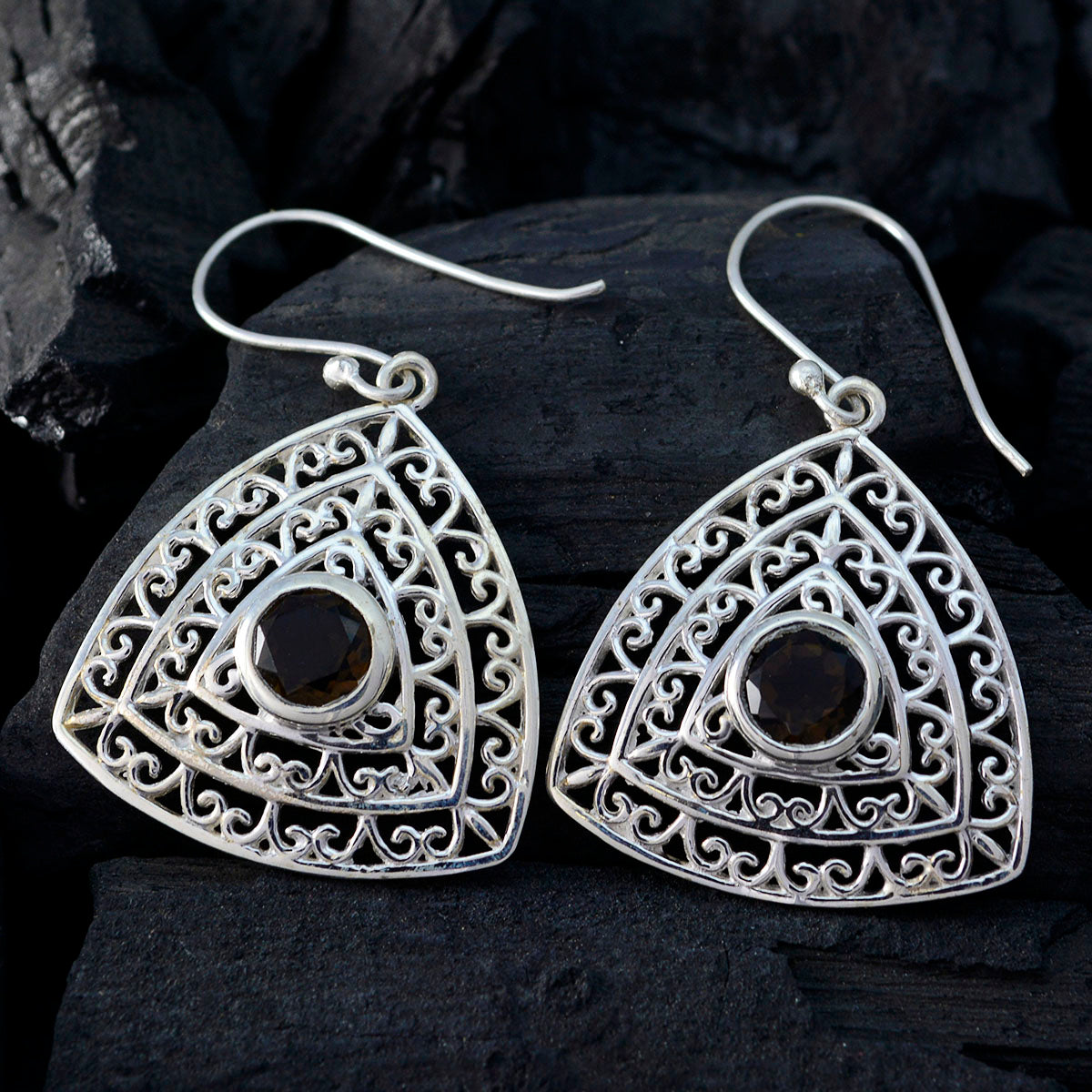 Bianca Brown Eye catching Solitaire Dangle Earring