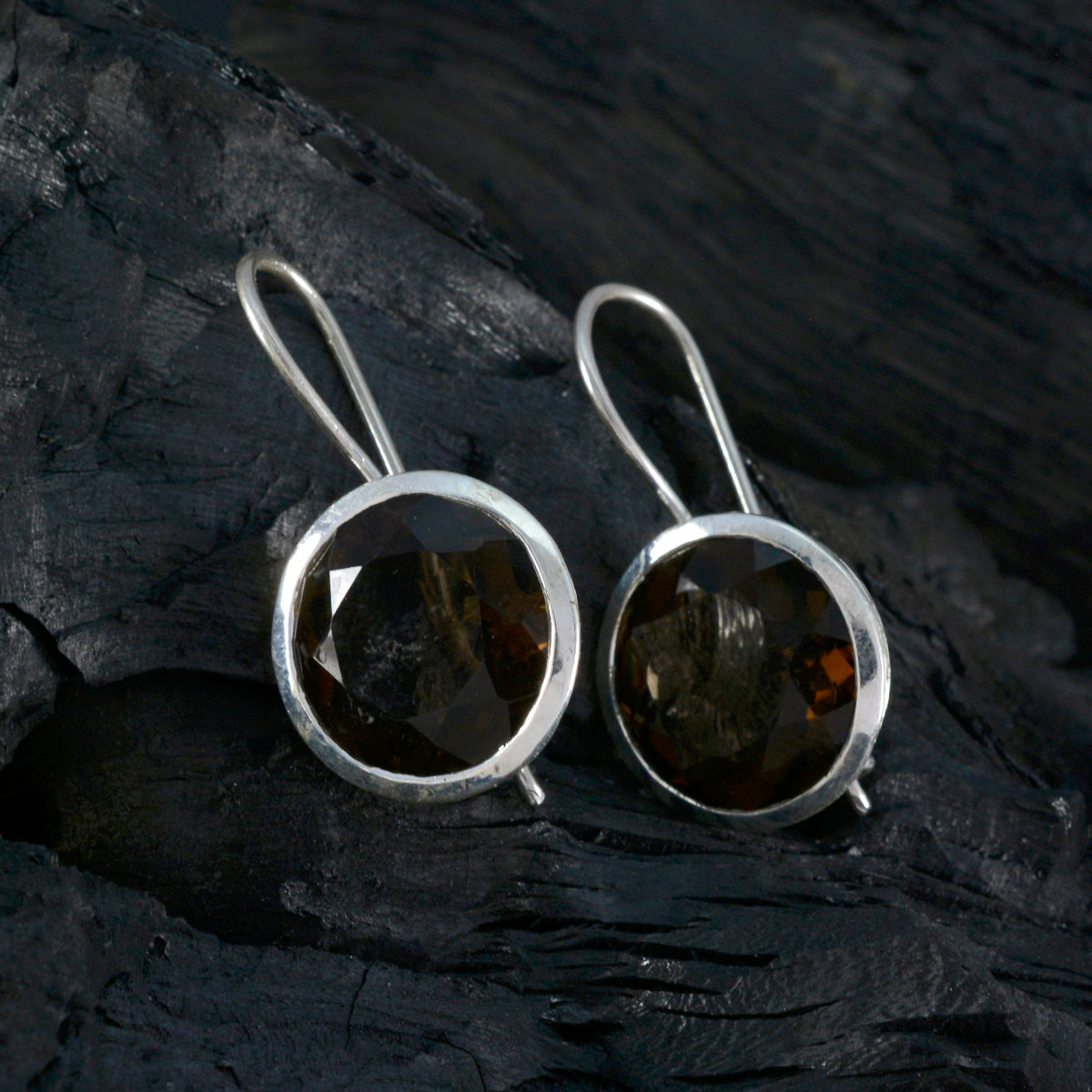 Florencia Brown Eye catching Solitaire Dangle Earring