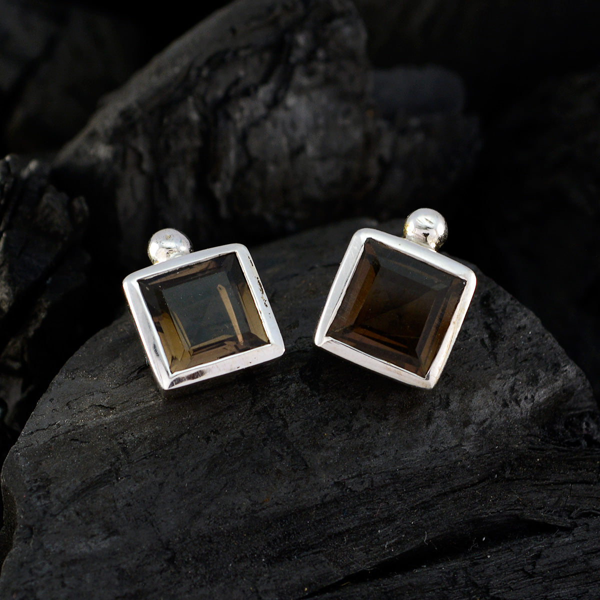 Julieta Brown Delicate Solitaire Stud Earring