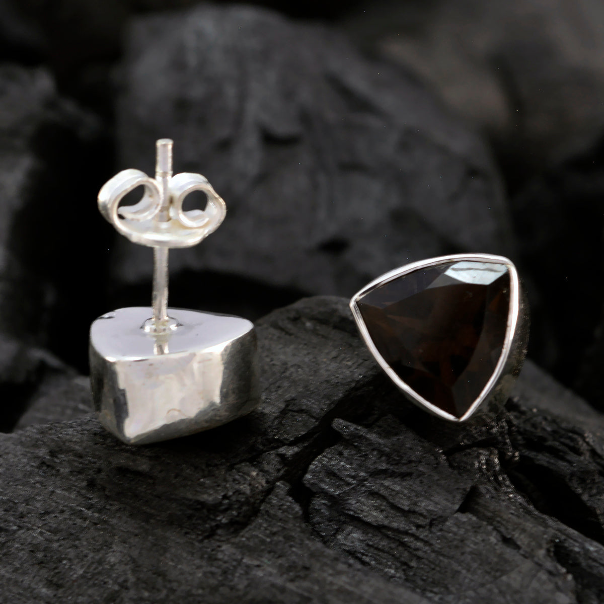Laura Brown Elegant Solitaire Stud Earring