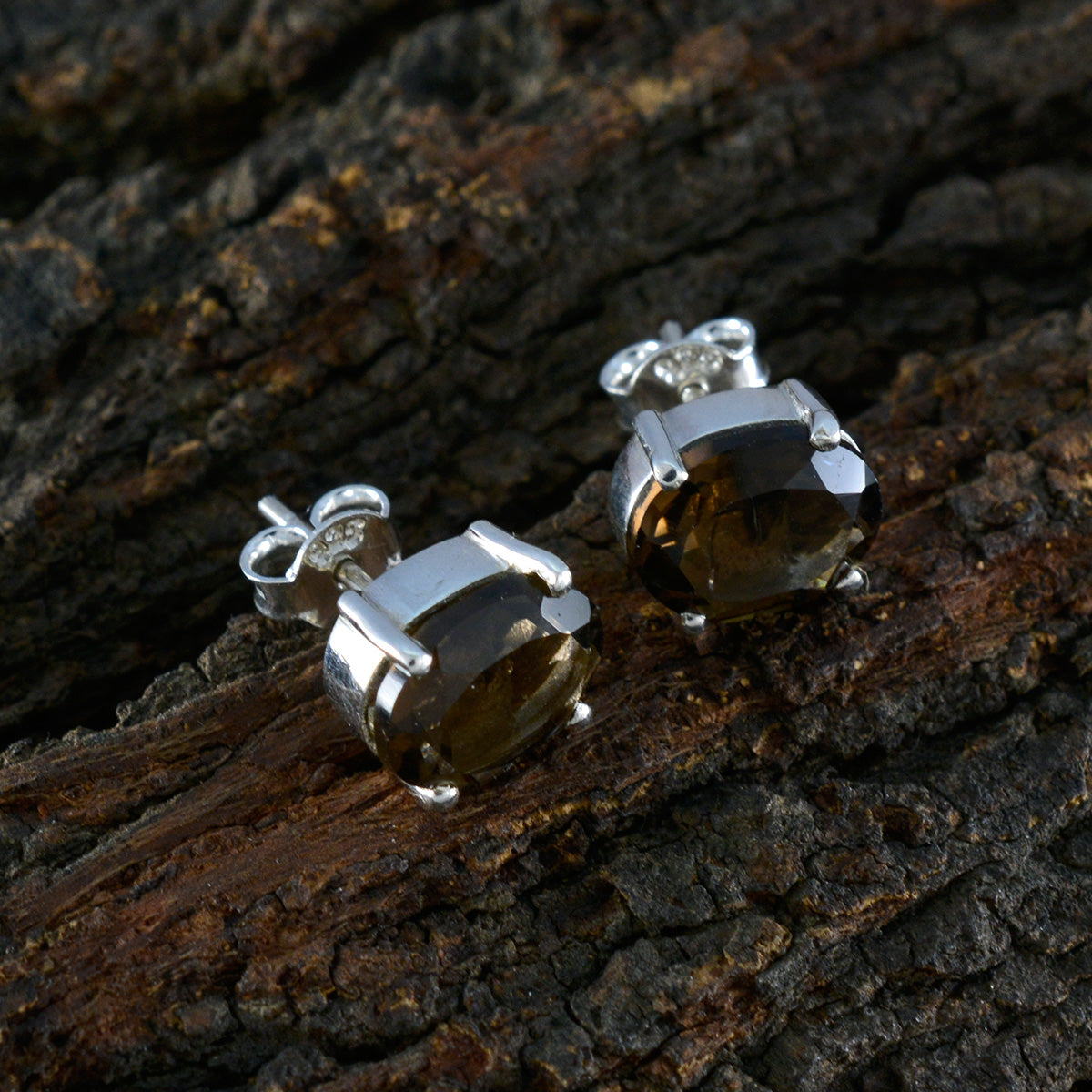 Lucia Brown Delicate Solitaire Stud Earring