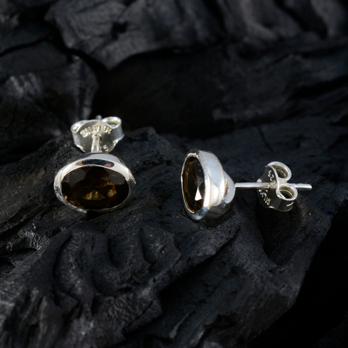 Nari Brown Delicate Solitaire Stud Earring