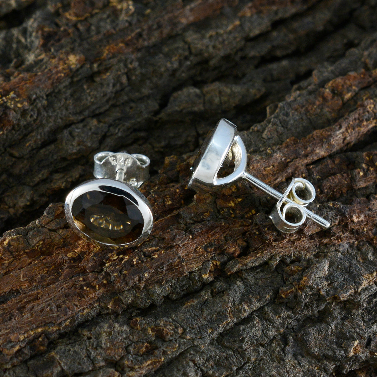 Nari Brown Delicate Solitaire Stud Earring