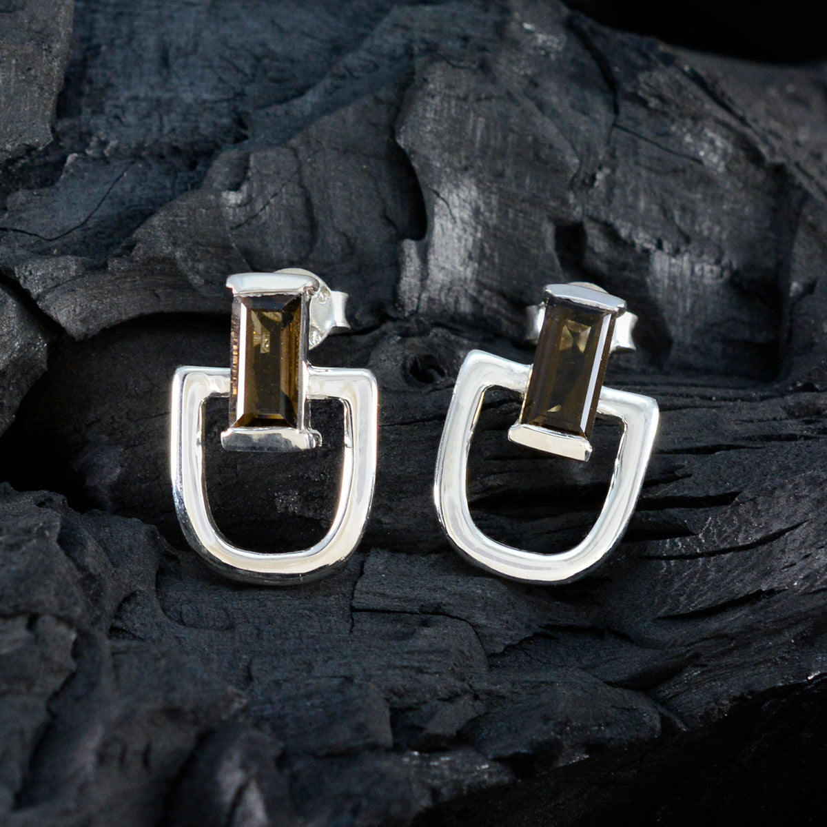 Gabriela Brown Delicate Solitaire Stud Earring