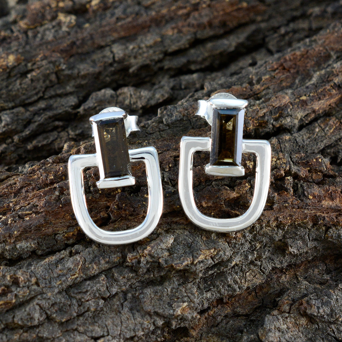 Gabriela Brown Delicate Solitaire Stud Earring
