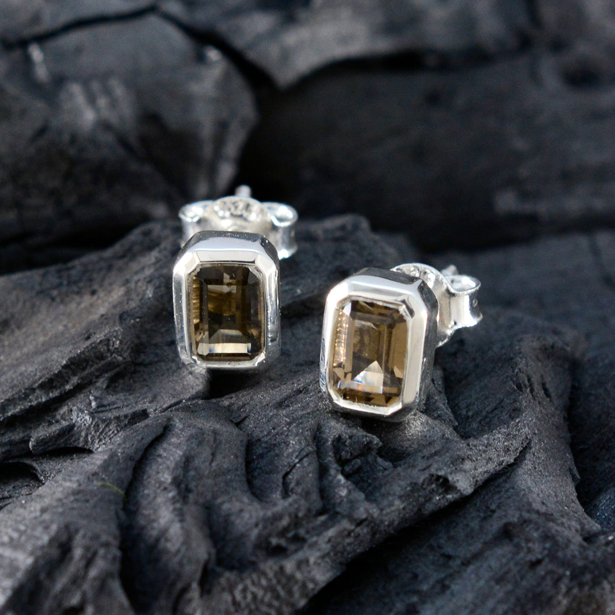 Nayara Brown Elegant Solitaire Stud Earring