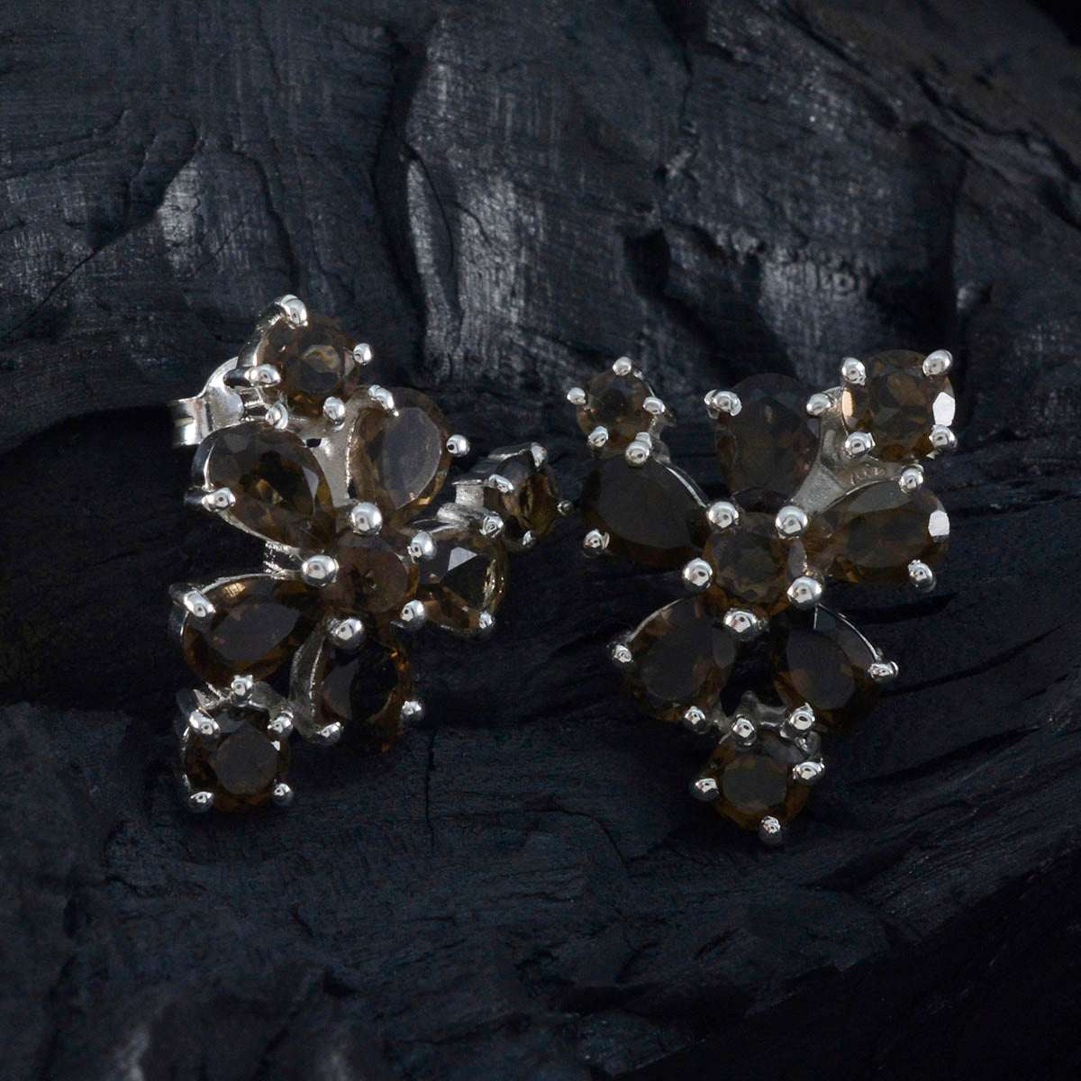 Hazel Brown Minimal multiple Stud Earring