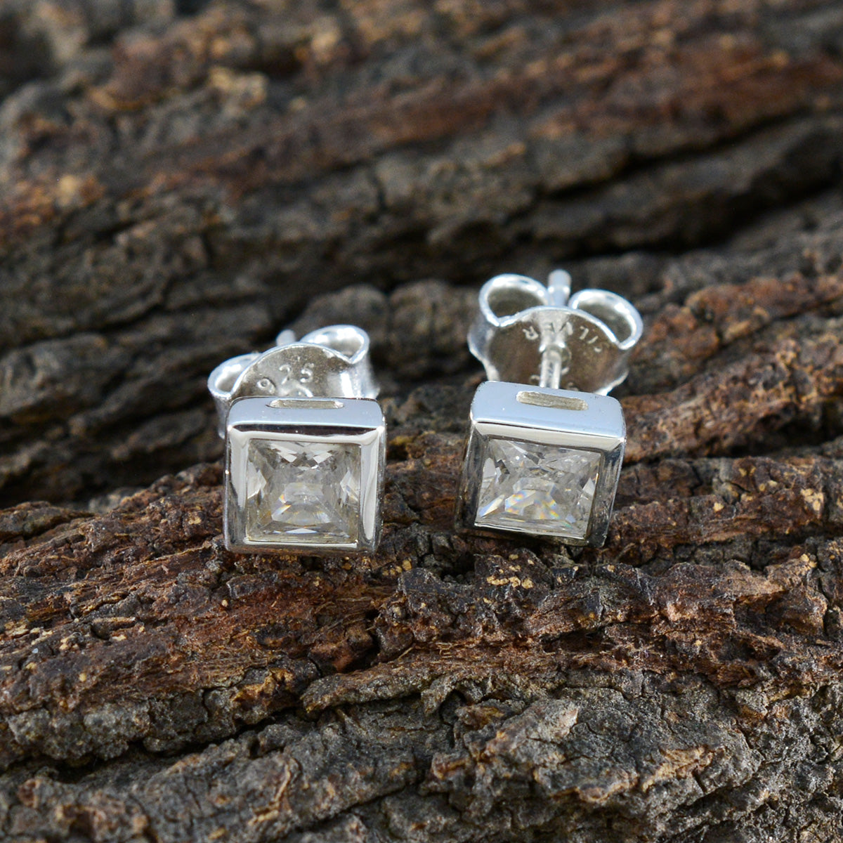 Camila White Elegant Solitaire Stud Earring