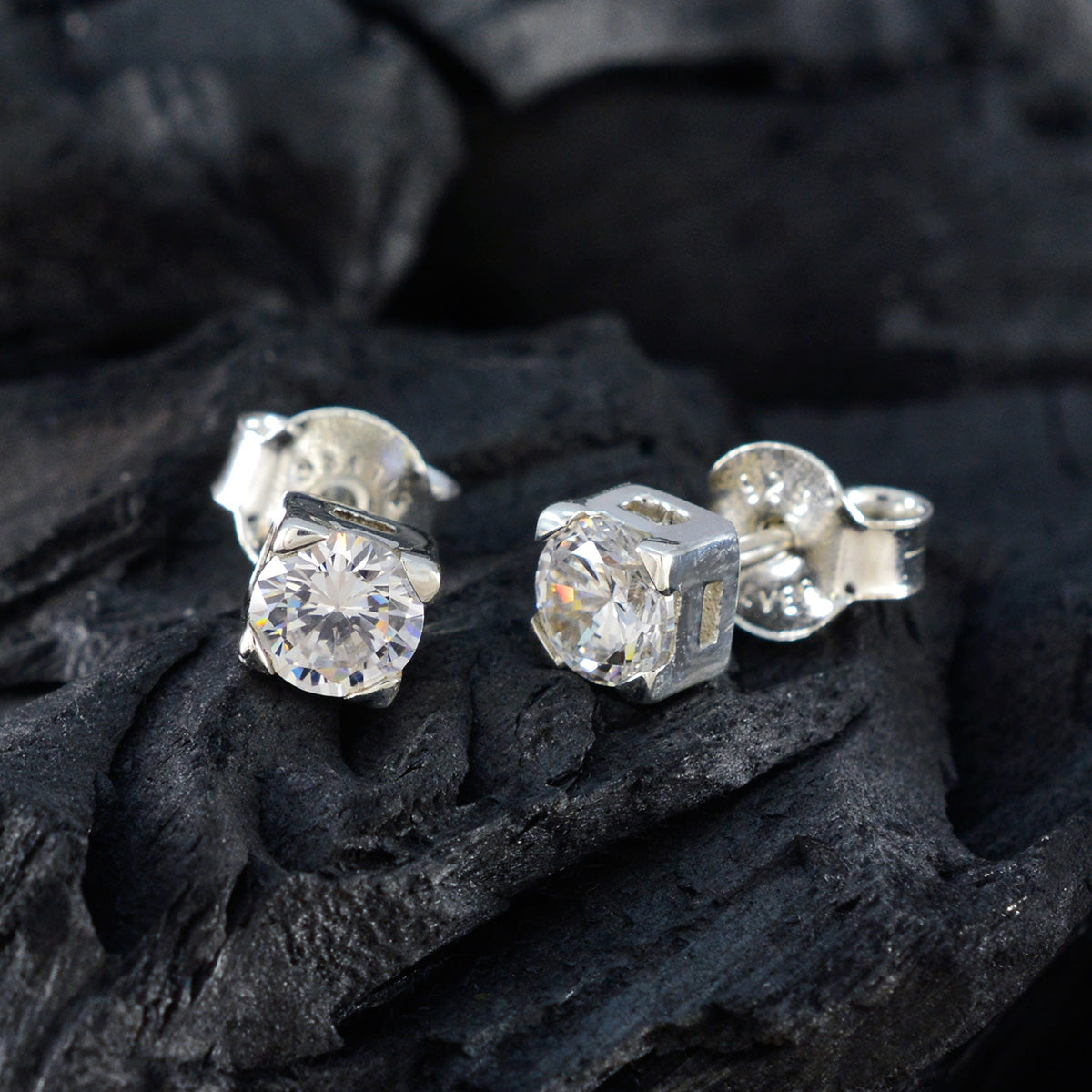 Carla White Elegant Solitaire Stud Earring
