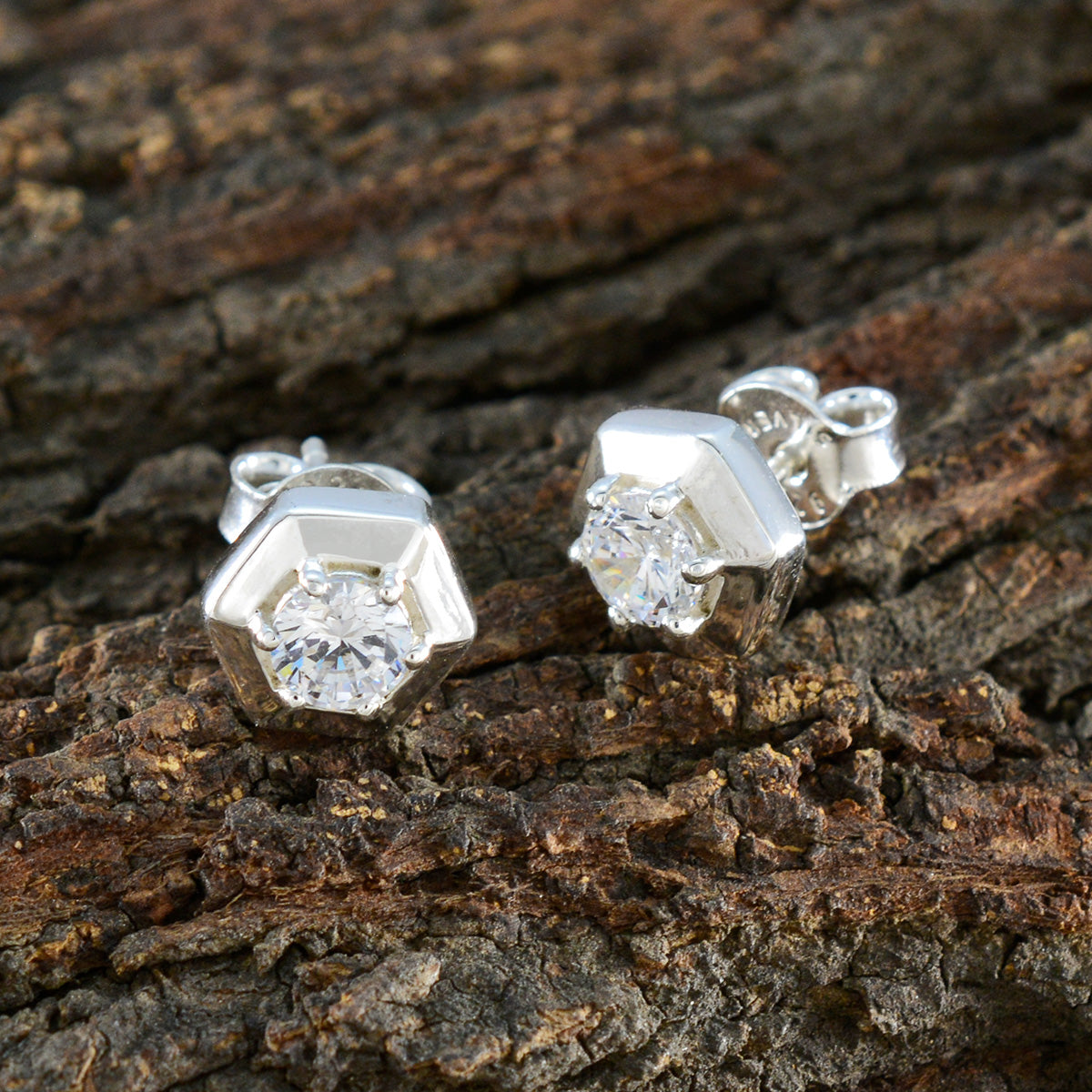 Cecilia White Delicate Solitaire Stud Earring