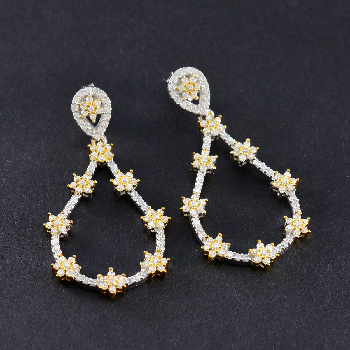 Ángeles White Classic multiple Stud Earring