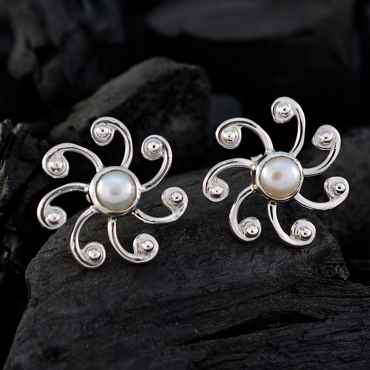 Lea White Dainty Solitaire Stud Earring