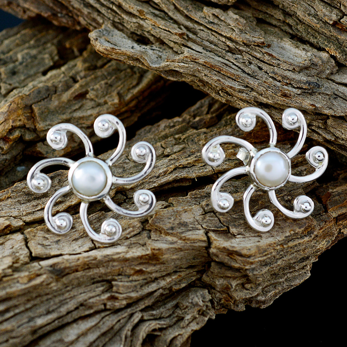 Lea White Dainty Solitaire Stud Earring