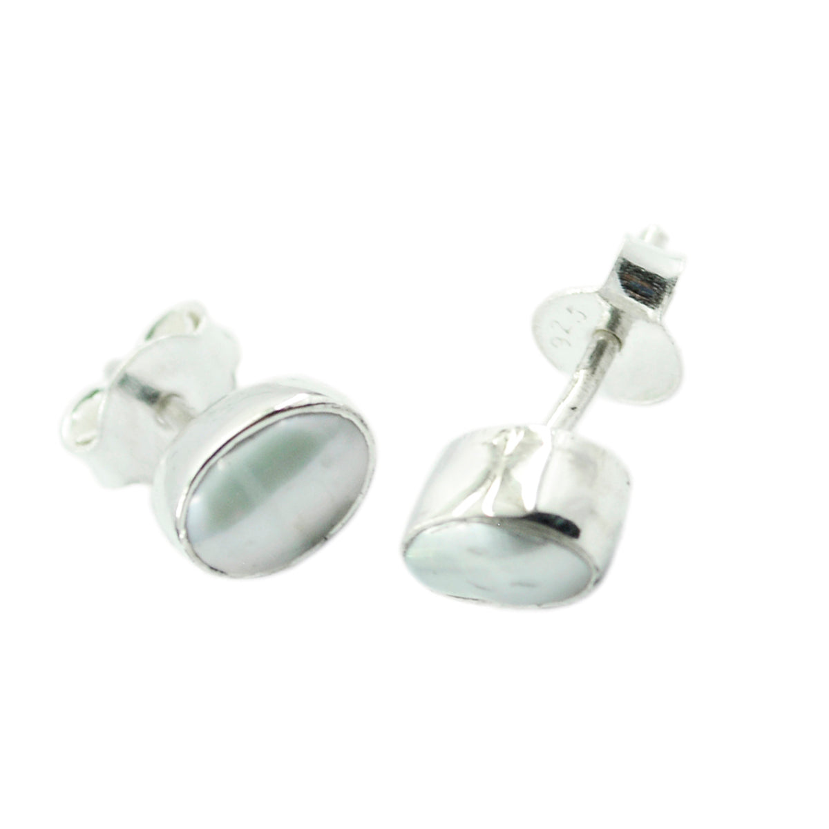 Leah White Elegant Solitaire Stud Earring