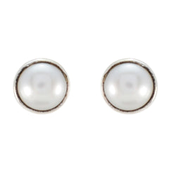Lili White Elegant Solitaire Stud Earring Pearl White Stud