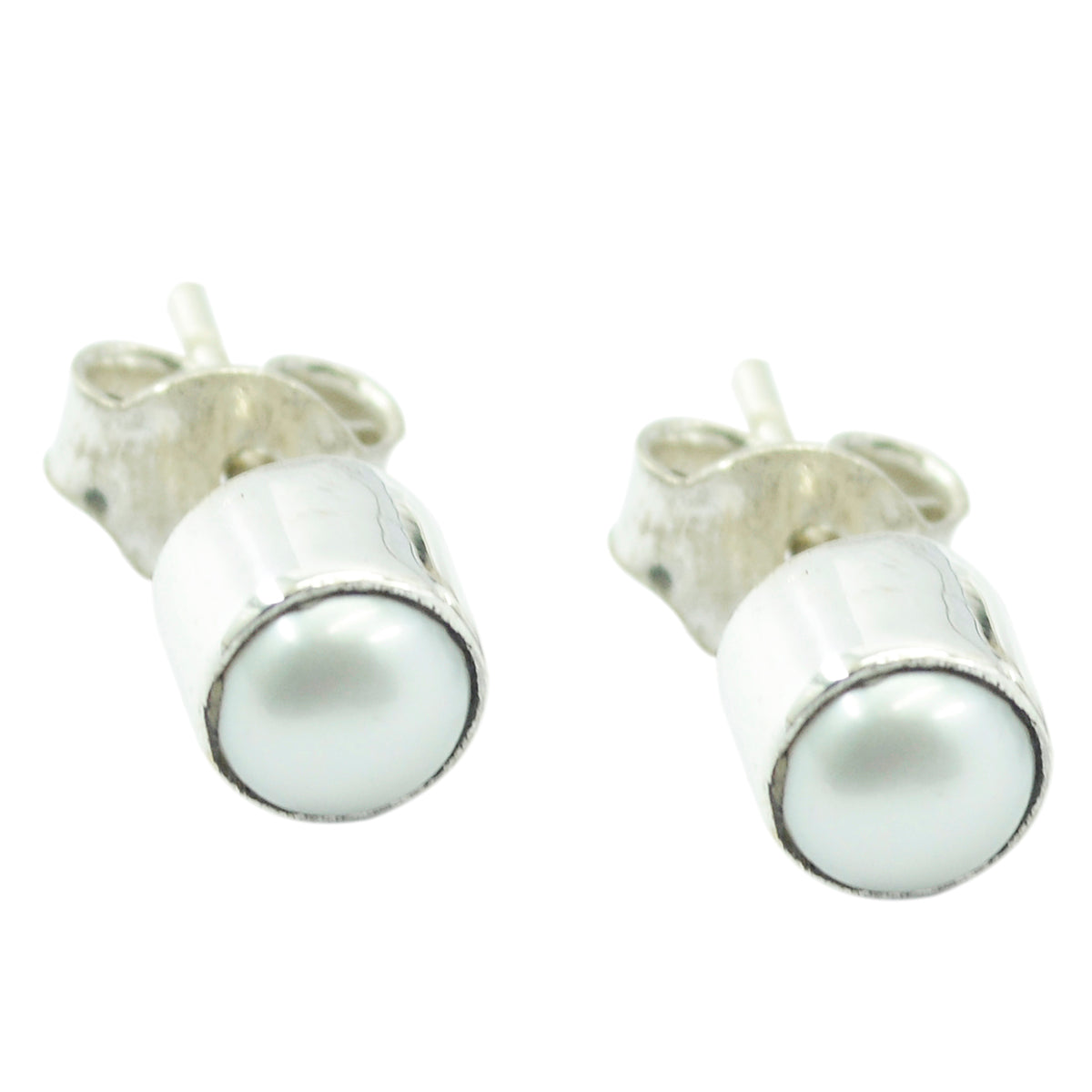 Lili White Elegant Solitaire Stud Earring