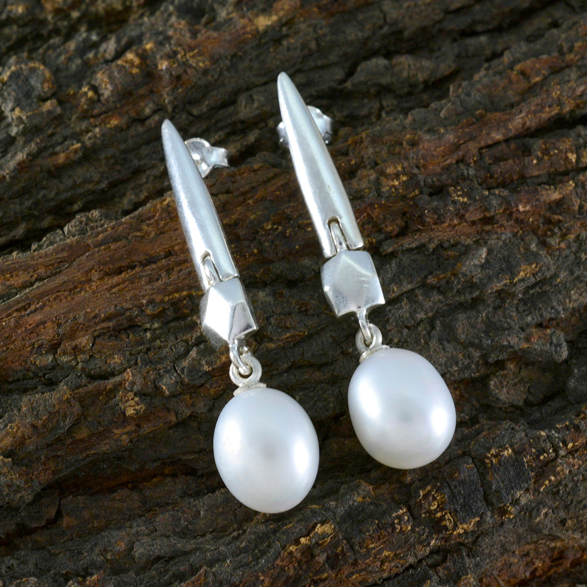 Lily White Essential Solitaire Stud Earring