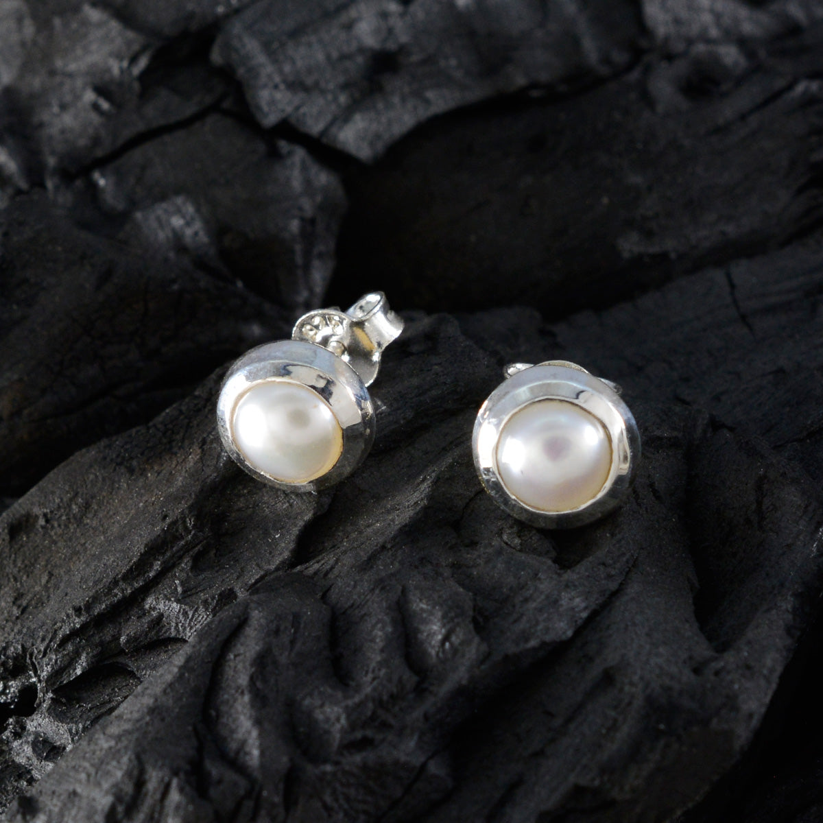 Eva White Delicate Solitaire Stud Earring