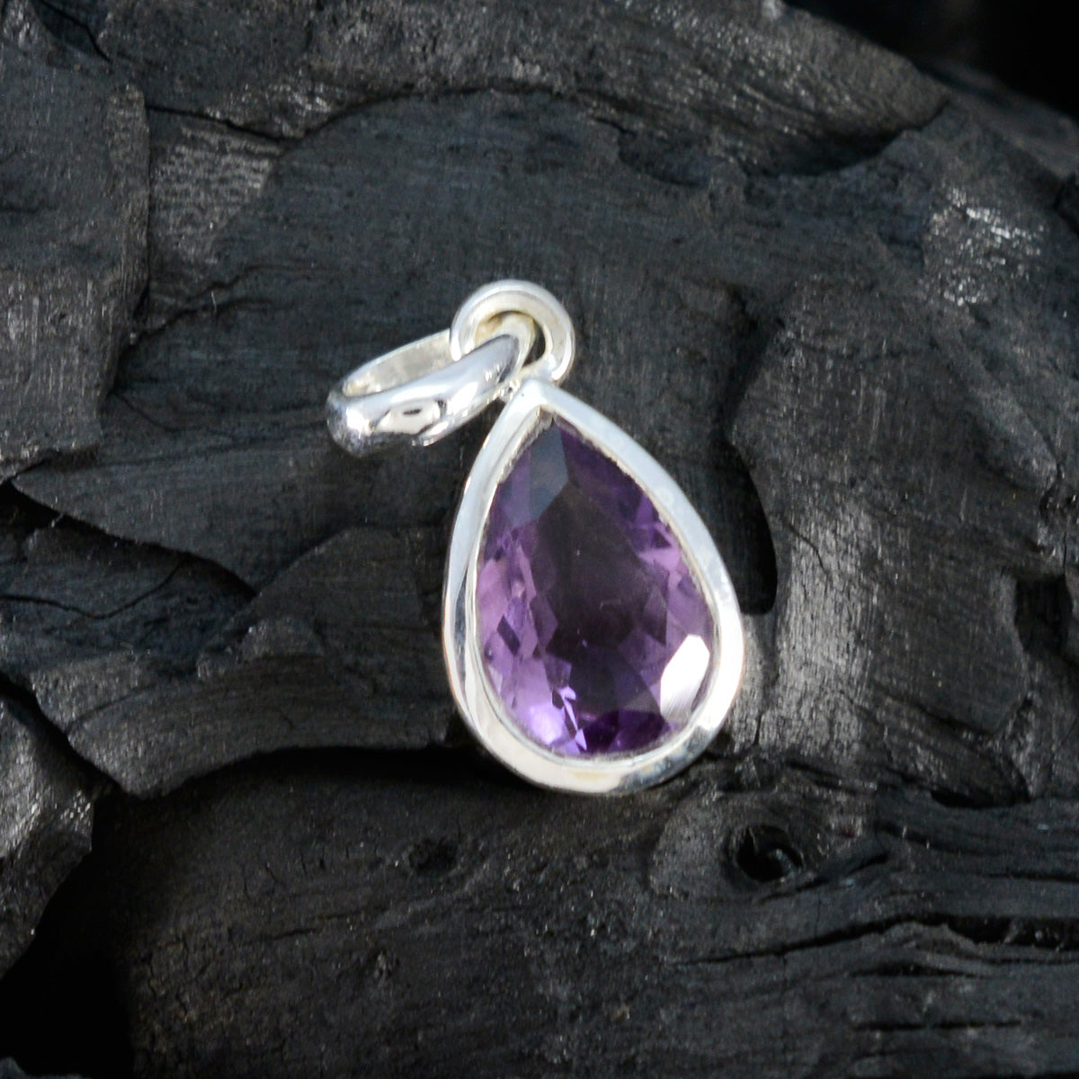 Clara Purple Feminine Delicate Pendant