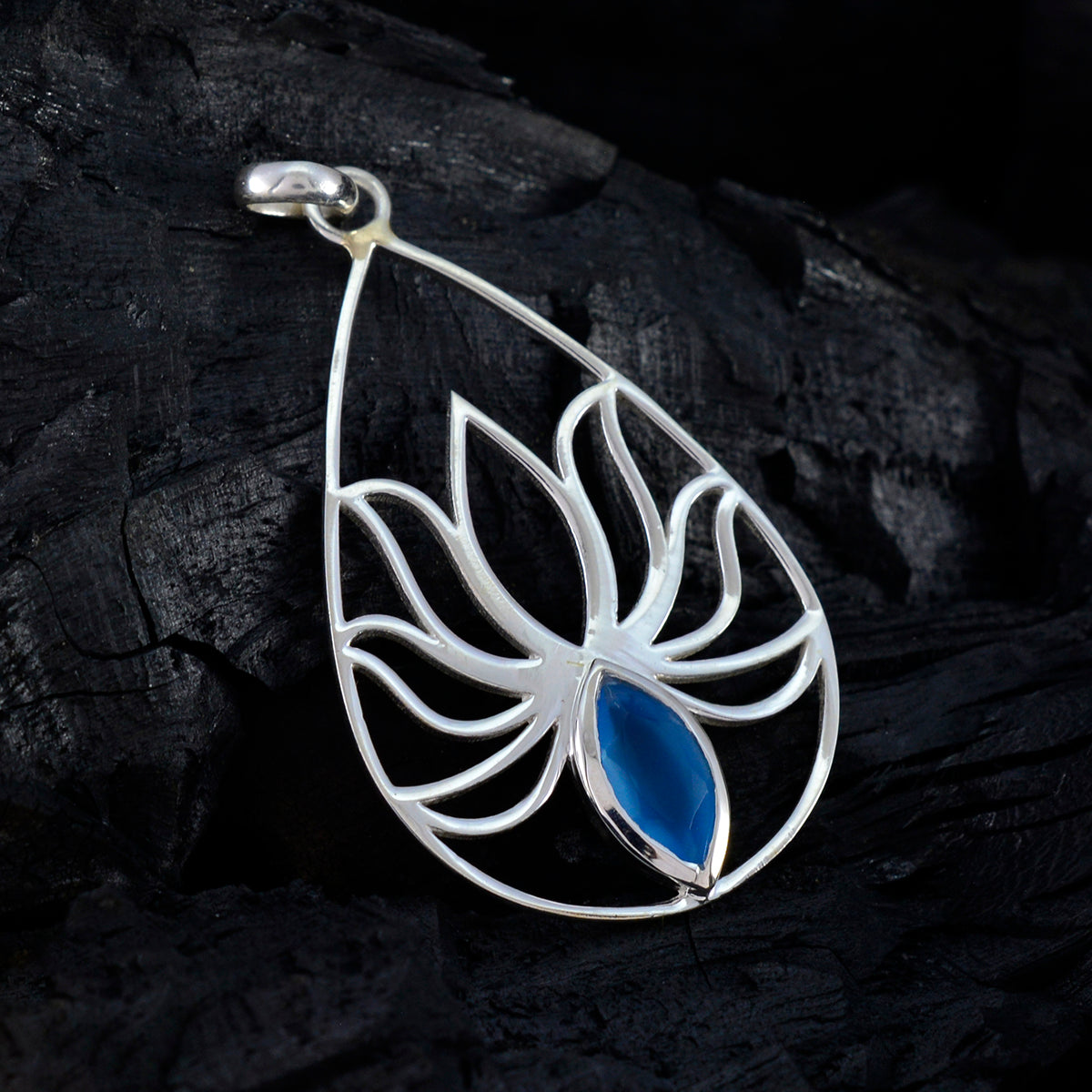 Eliza Blue Rope-Wire Dainty Pendant