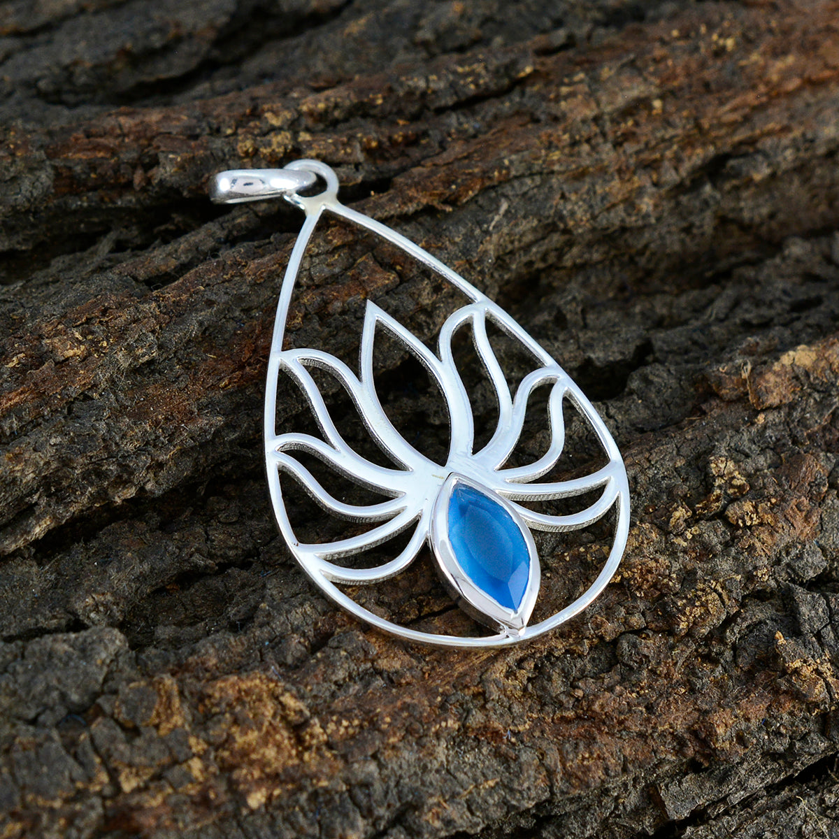 Eliza Blue Rope-Wire Dainty Pendant