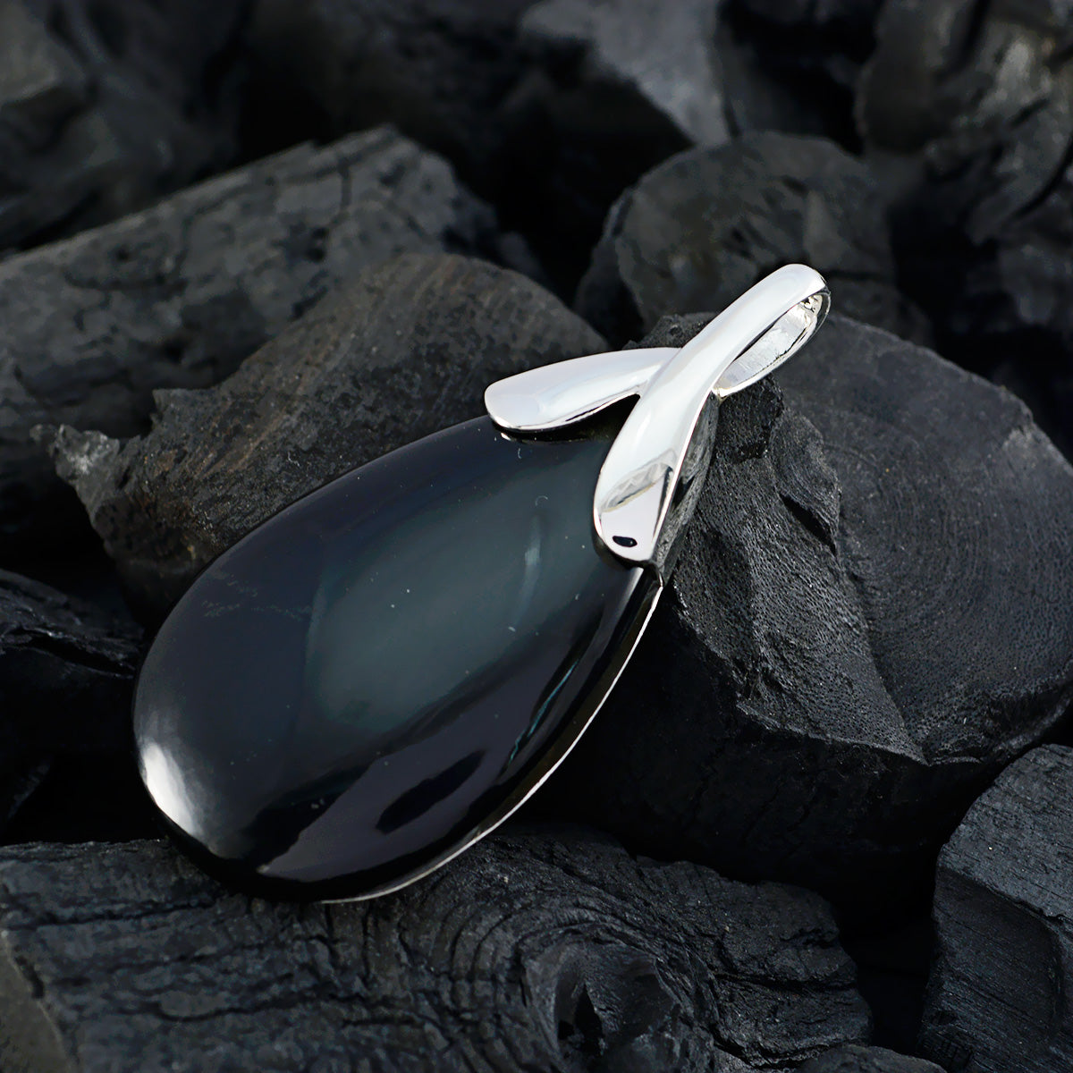 Freya Black wedding Mid-weight Pendant