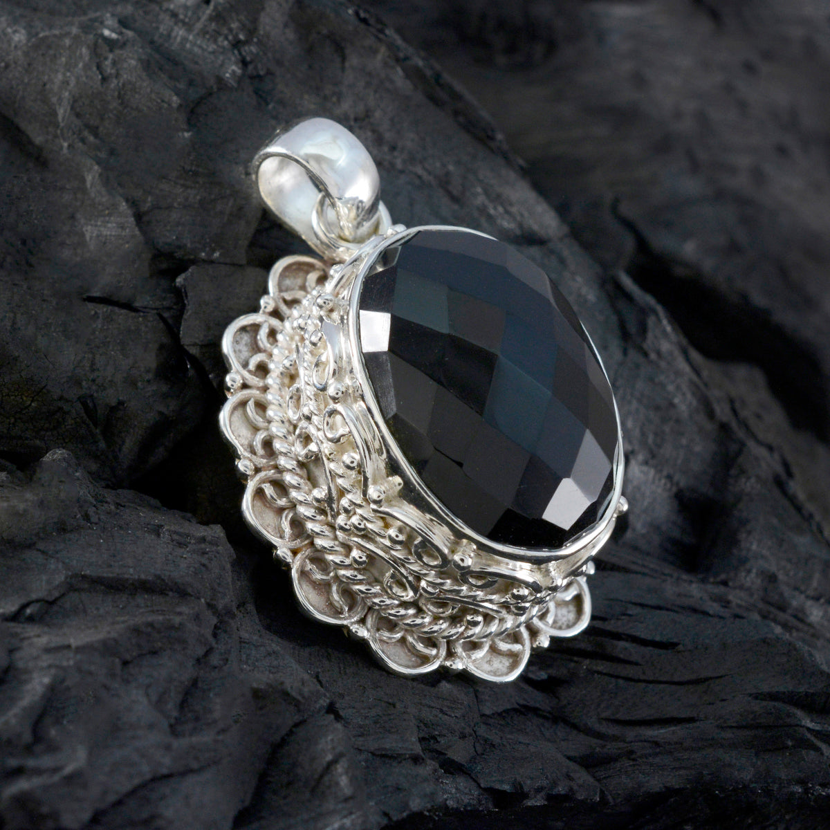 Fernanda Black Rope-Wire Chunky Pendant