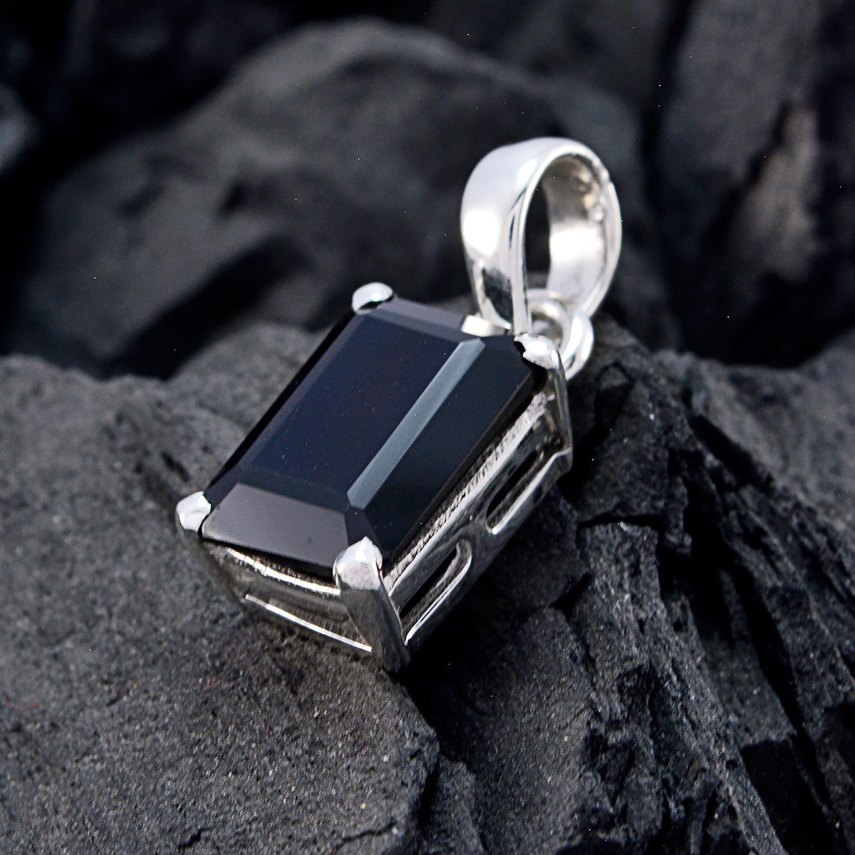 Mathilde Black Luxurious Delicate Pendant