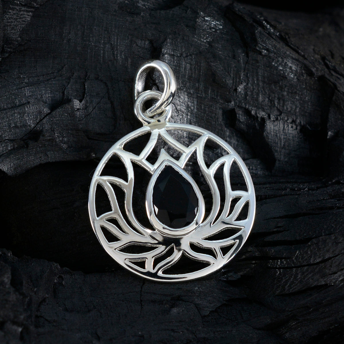 Ava Black Rope-Wire Dainty Pendant