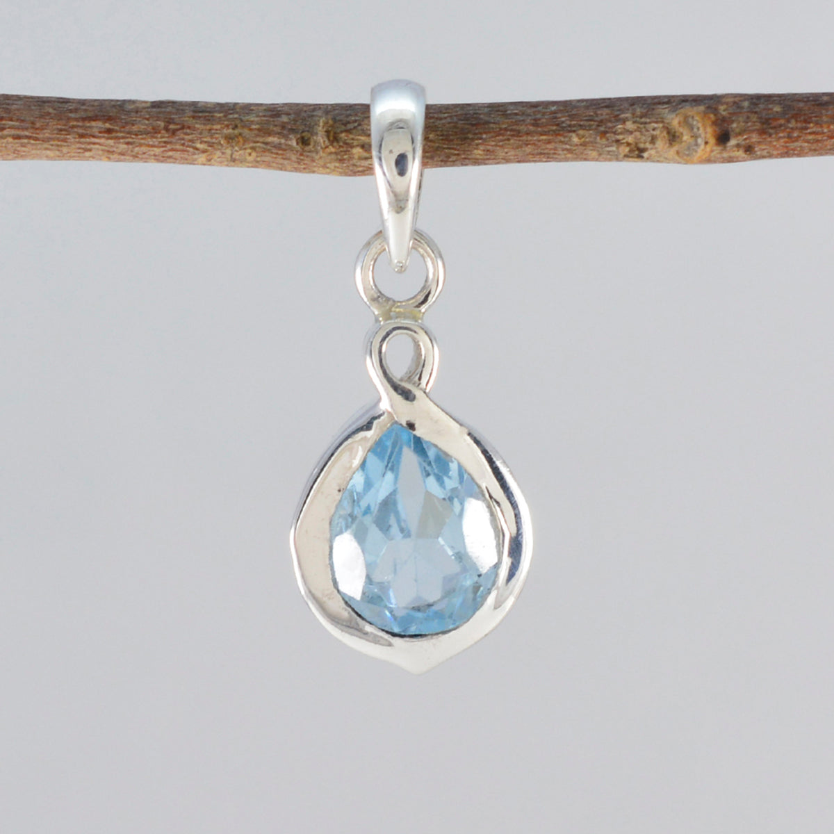 Ji-eun Blue Signet Elegant Pendant