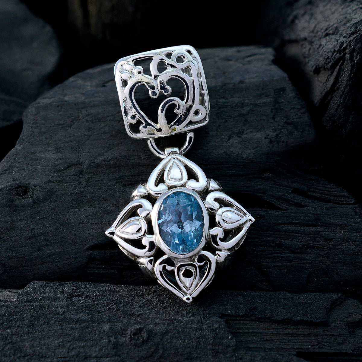 Sara Blue Filigree Minimal Pendant