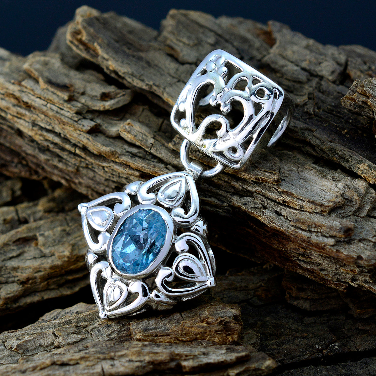 Sara Blue Filigree Minimal Pendant