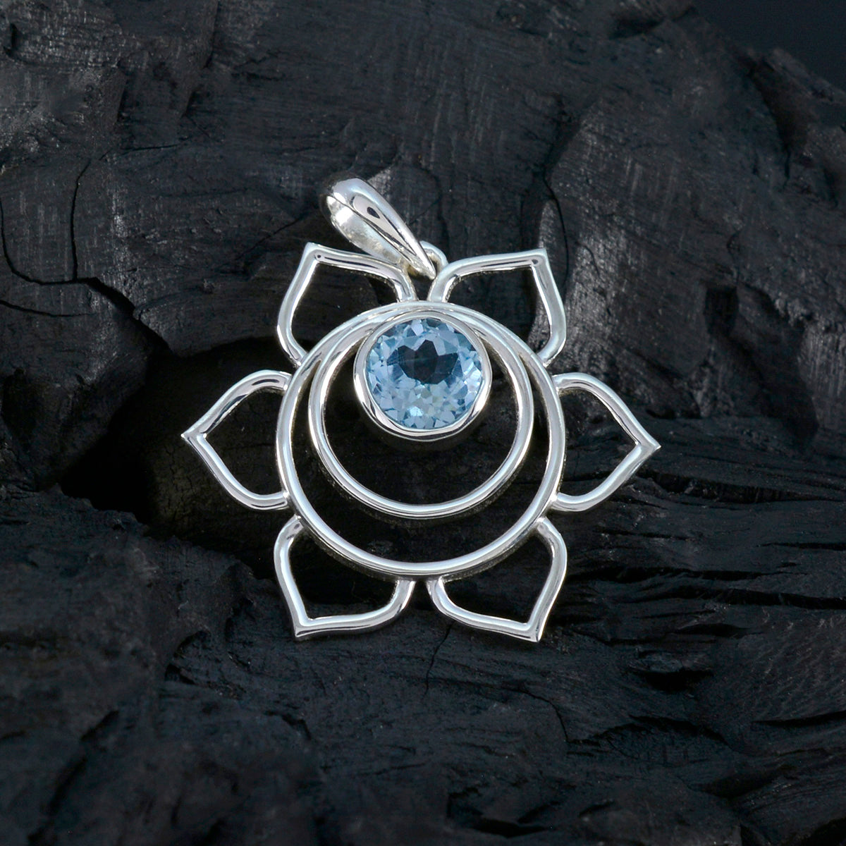Hanna Blue Rope-Wire Dainty Pendant