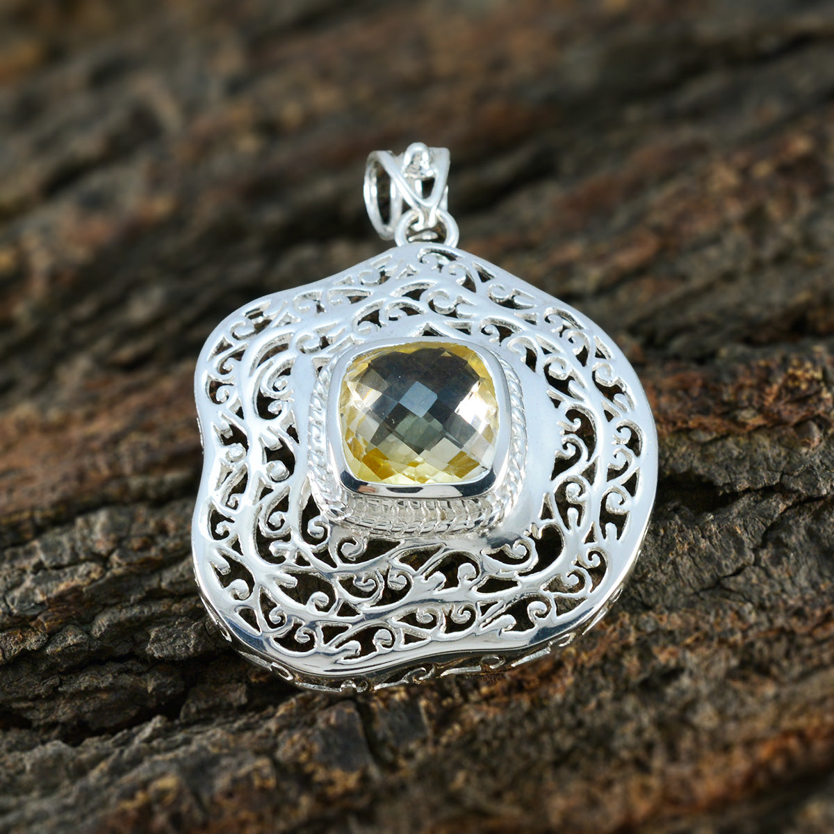 Lucy Yellow Retro Chunky Pendant