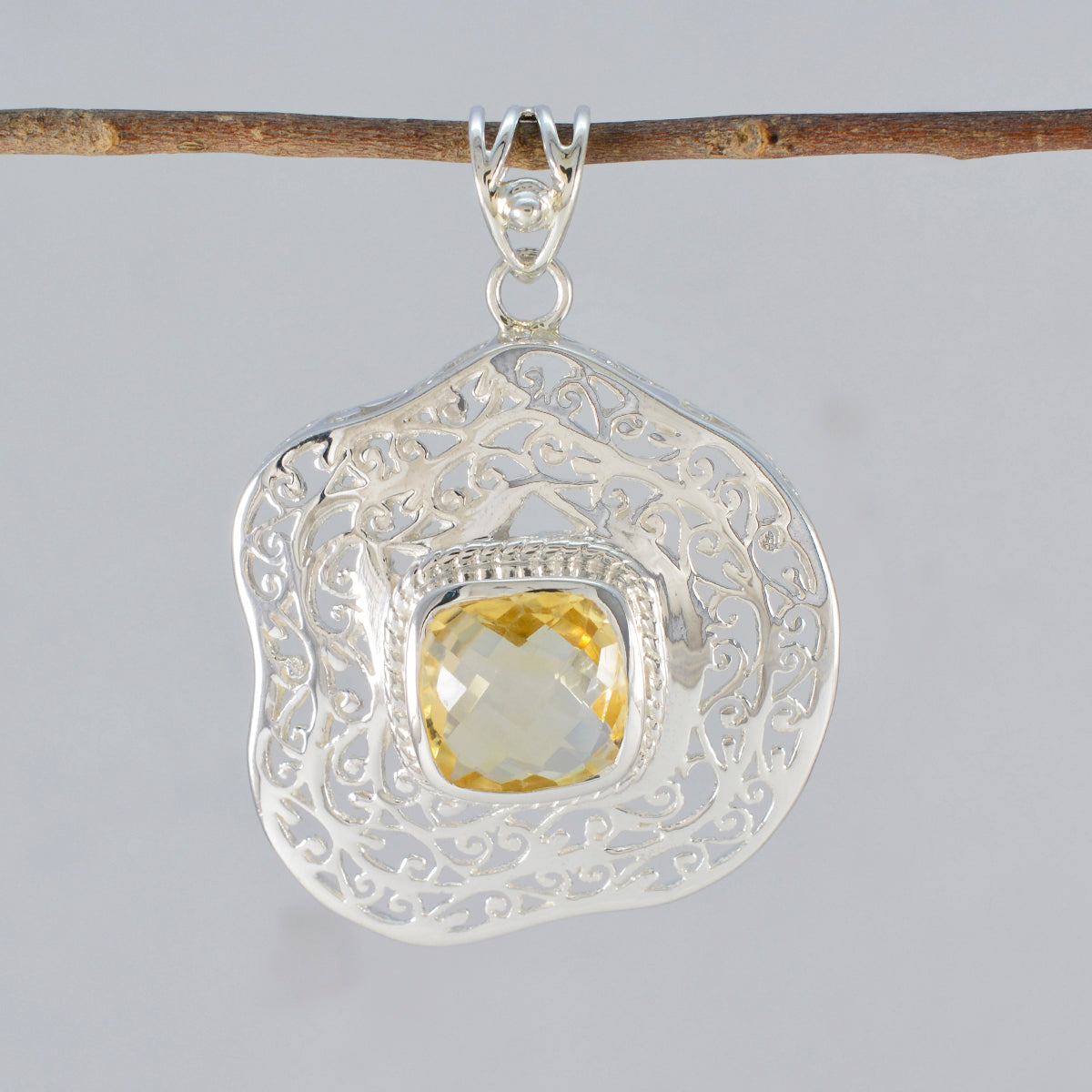 Lucy Yellow Retro Chunky Pendant