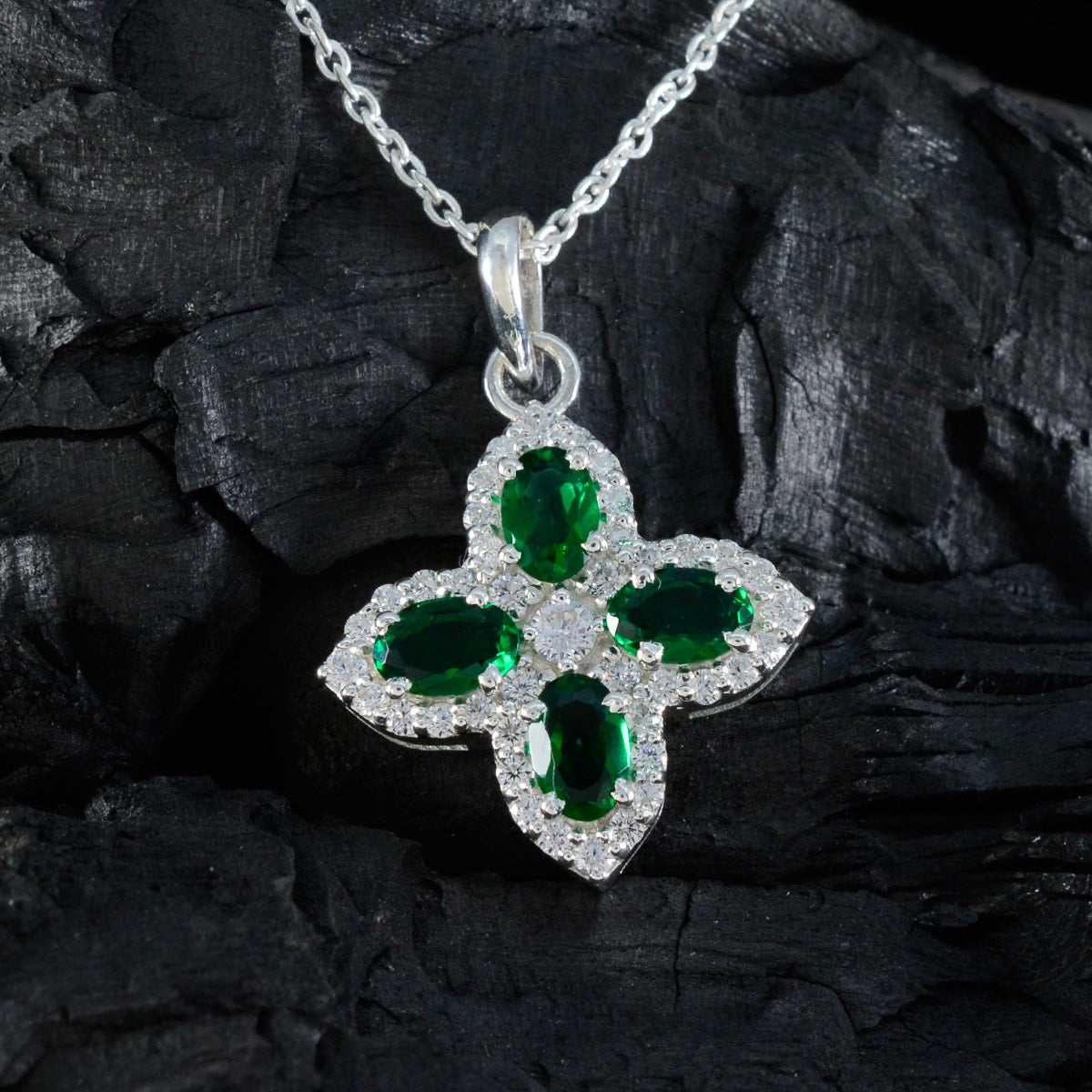 Tereza Green Luxurious Classic Pendant