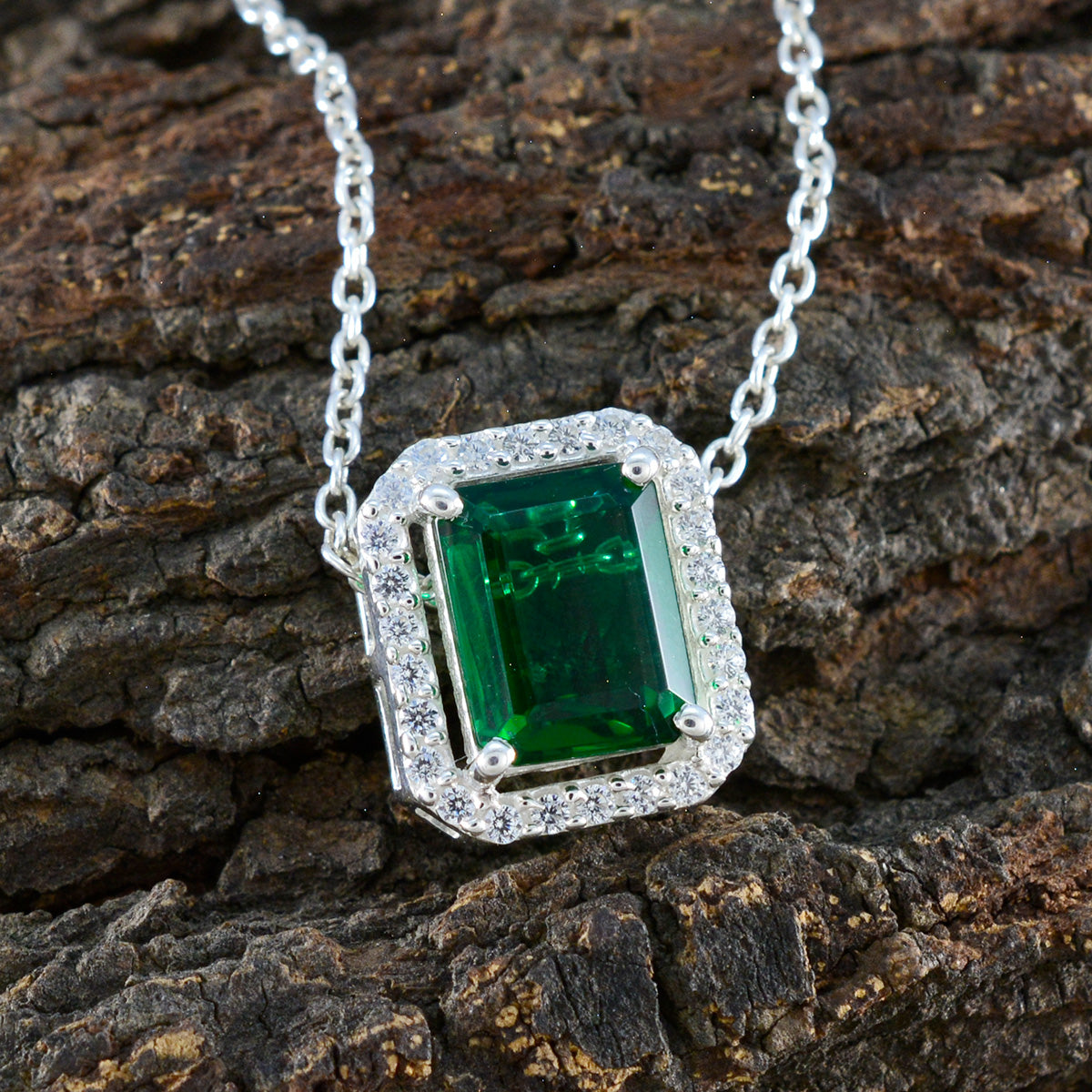 Yasmin Green Love Classic Pendant