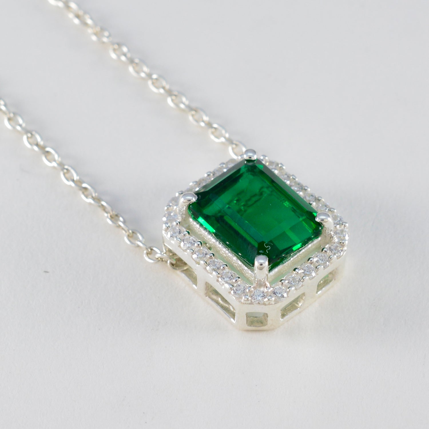 Yasmin Green Love Classic Pendant