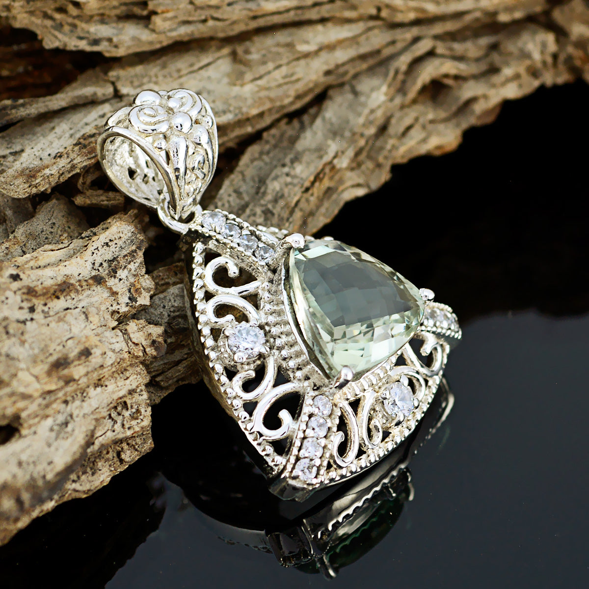 Camila Light Green Rope-Wire Eye-catching Pendant