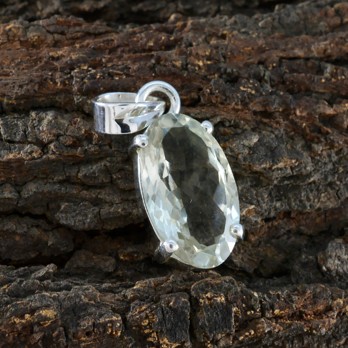 Gabriela Light Green Glamorous Eye-catching Pendant