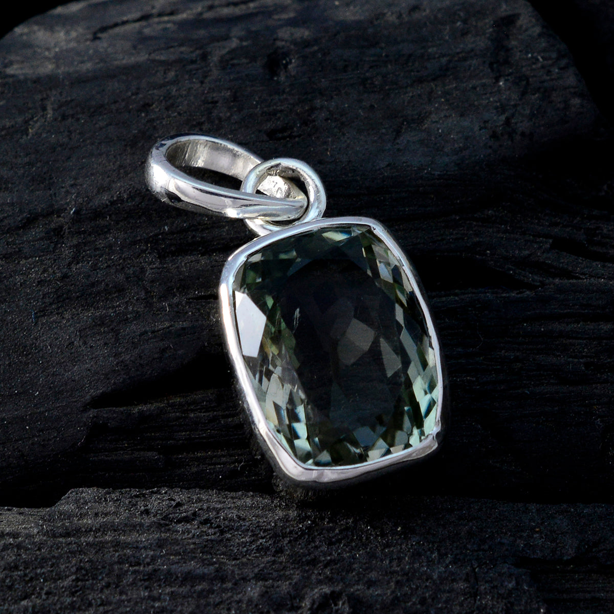 Daniela Light Green Eternity Minimal Pendant