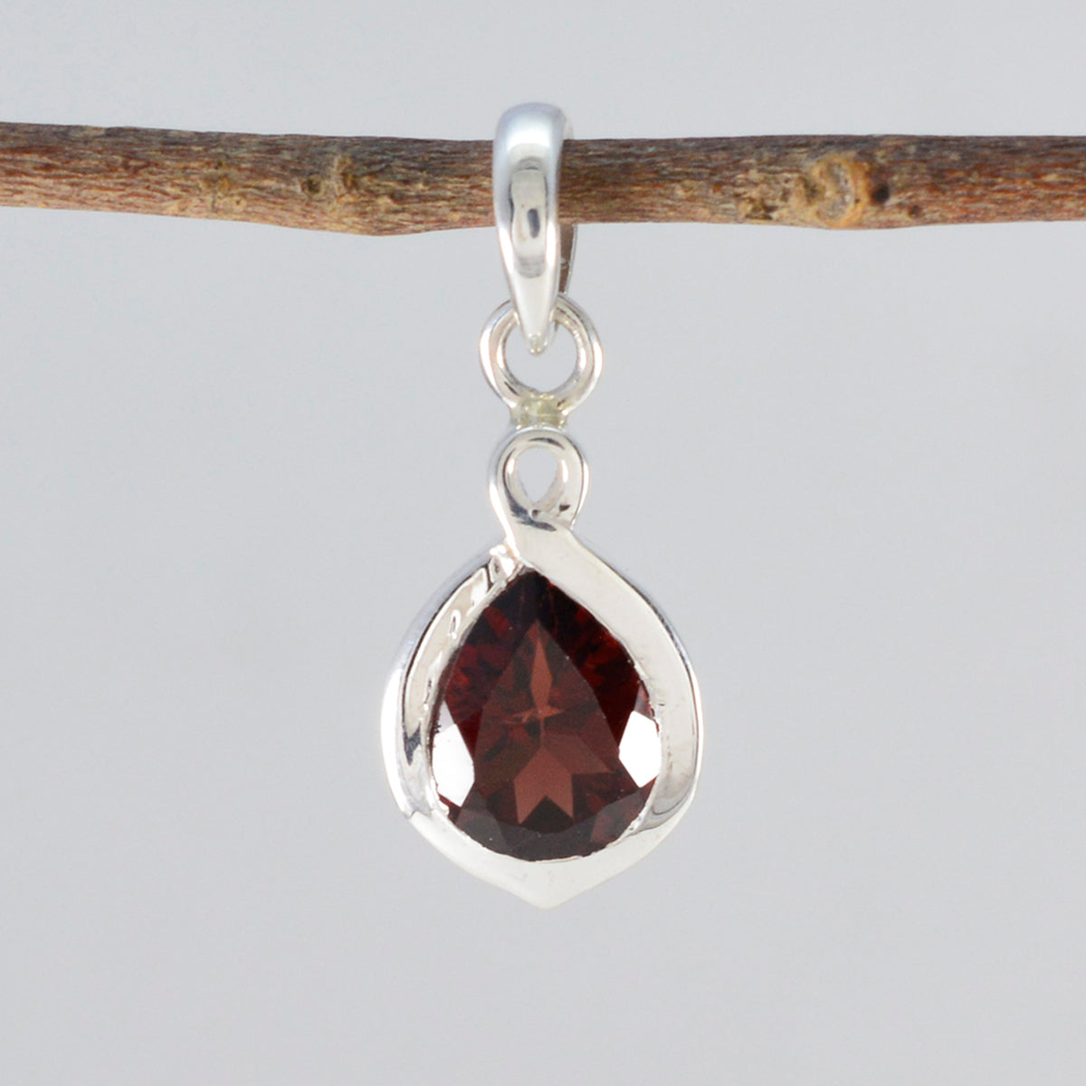 Jiwoo Red Cocktail Elegant Pendant