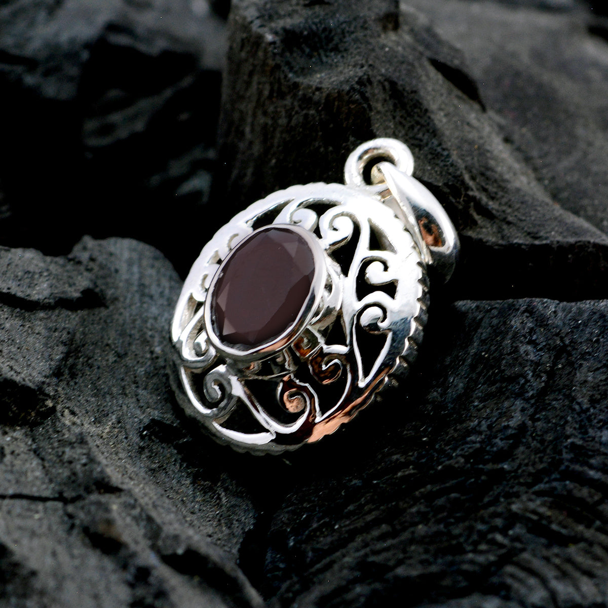 Lili Red Victorian Classic Pendant