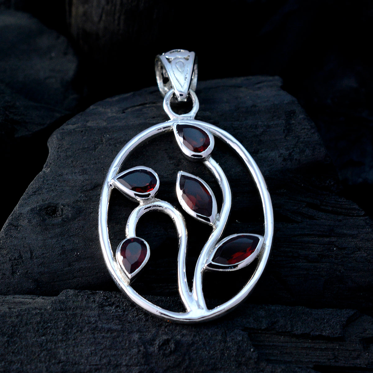 Victoria Red Love Classic Pendant