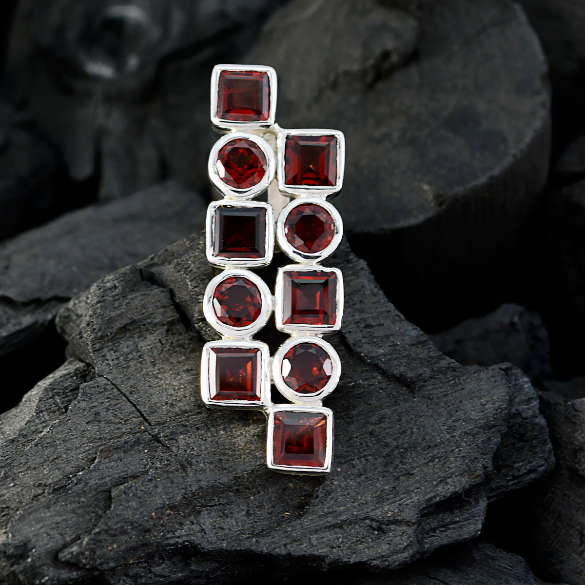 Freya Red propsel Classic Pendant Garnet Red Red