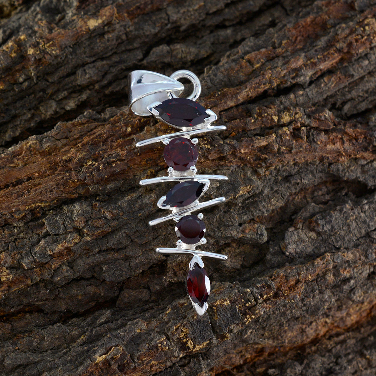 Bruna Red Signet Slim Pendant