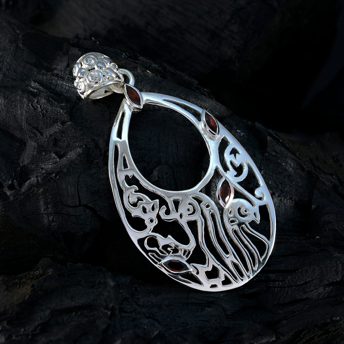 Isabelle Red antique Classic Pendant