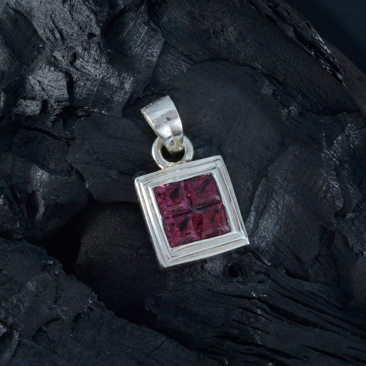 Isla Red Feminine Whisper-thin Pendant