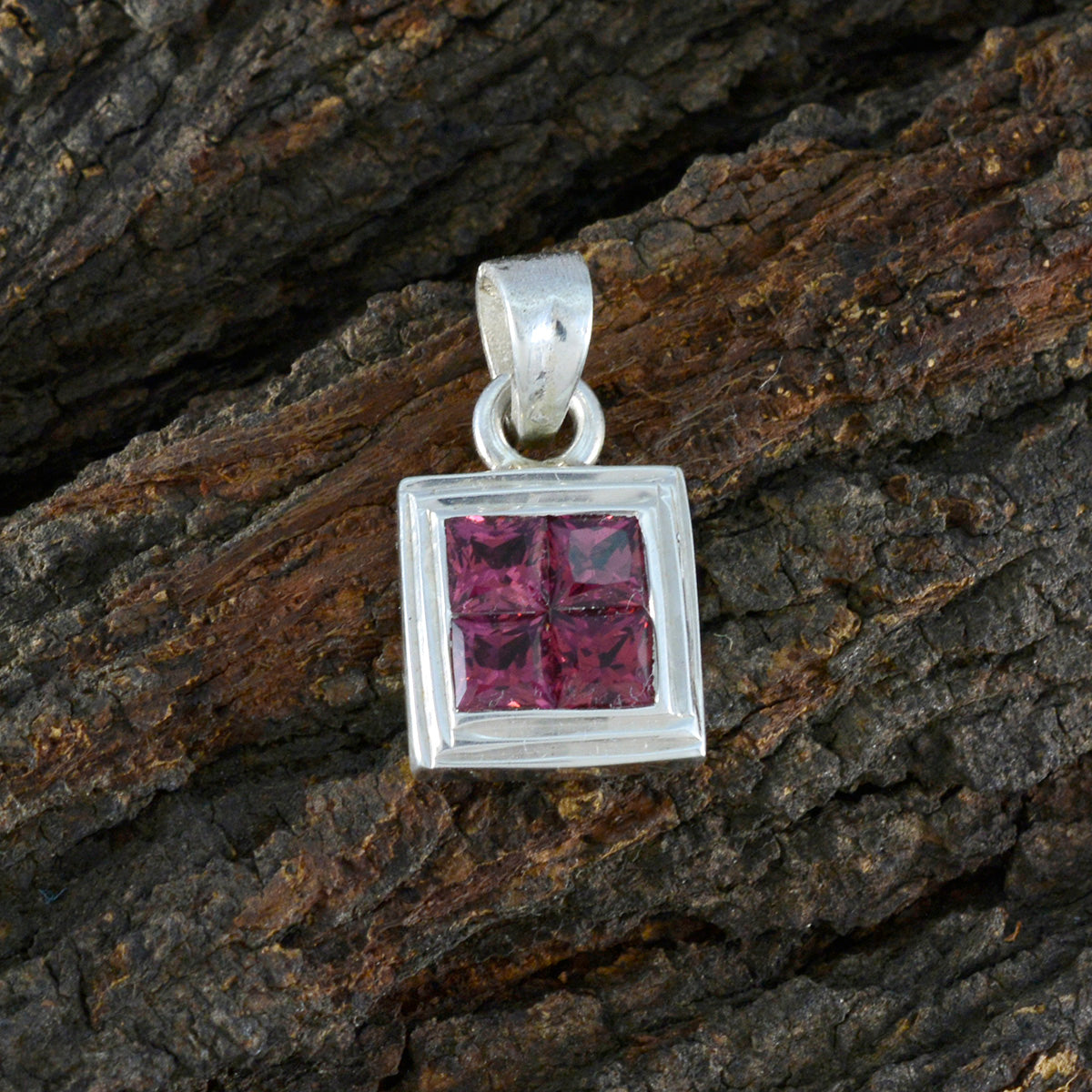 Isla Red Feminine Whisper-thin Pendant